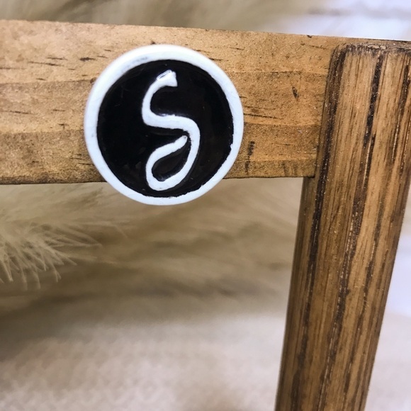 Vintage Enamel Coated Ceramic Initial S Screw-On Earrings - Picture 2 of 8